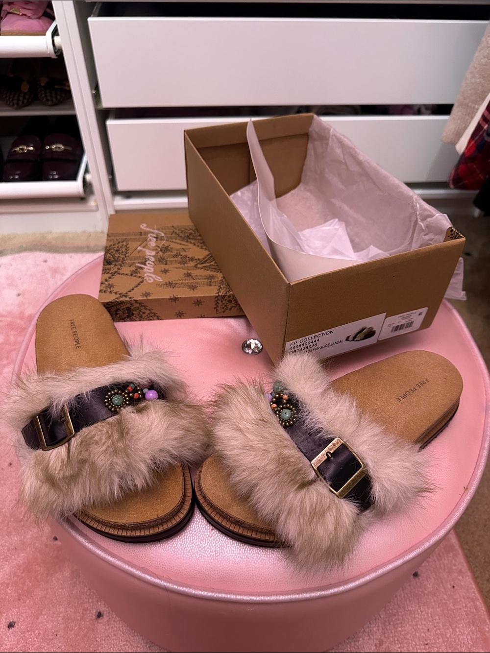 Free People Frankie Faux Fur Slide Sandals in Oatmeal. Beige. Sz 8